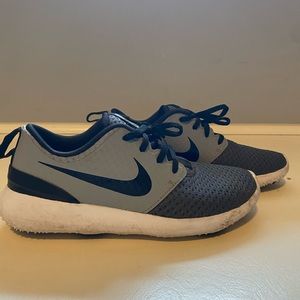 Boys Nike golf shoes, good condition!